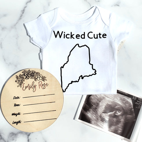 Personalized Flower Baby Newborn Announcement Circle Sign